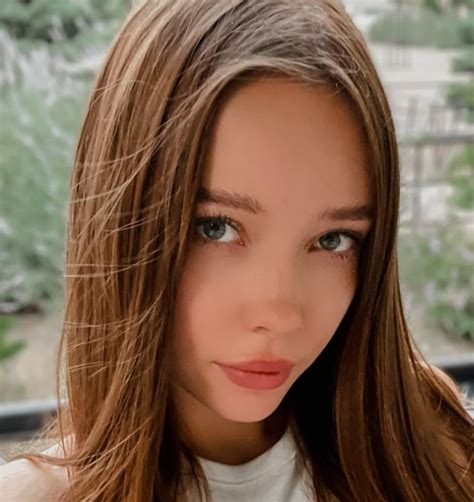 Top 7 French OnlyFans Models to Follow 2024